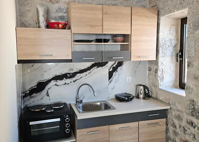 Rigas Stone Tower East Mani 1 * Mína